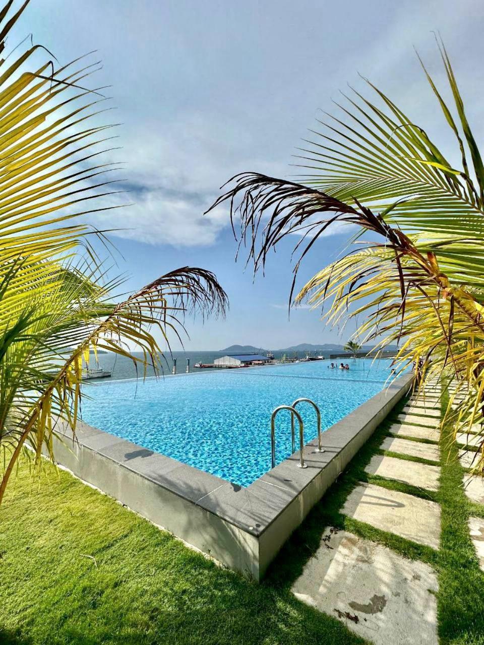 Jesselton Quay Sea & Pool View For 6 Pax Διαμέρισμα Κότα Κιναμπαλού Εξωτερικό φωτογραφία