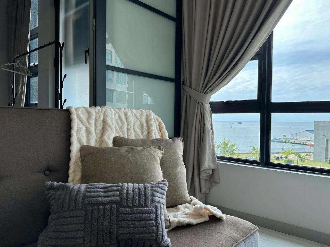 Jesselton Quay Sea & Pool View For 6 Pax Διαμέρισμα Κότα Κιναμπαλού Εξωτερικό φωτογραφία