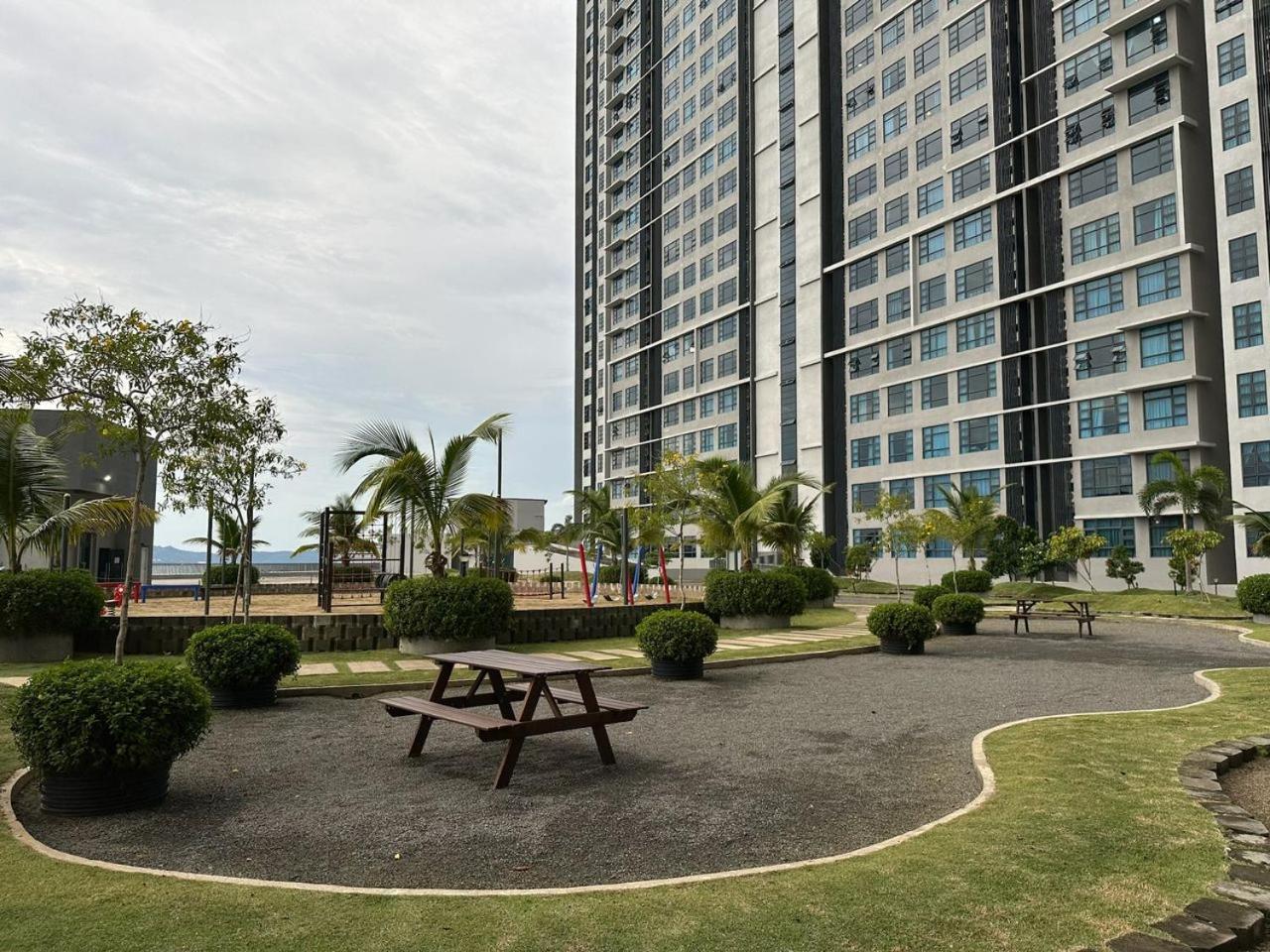 Jesselton Quay Sea & Pool View For 6 Pax Διαμέρισμα Κότα Κιναμπαλού Εξωτερικό φωτογραφία